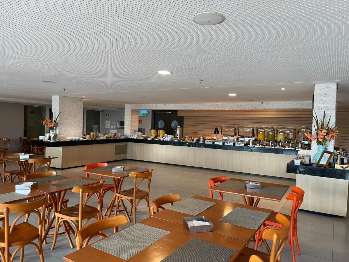 Gran Mareiro Hotel Fortaleza  Zewnętrze zdjęcie The lounge at Changi Airport