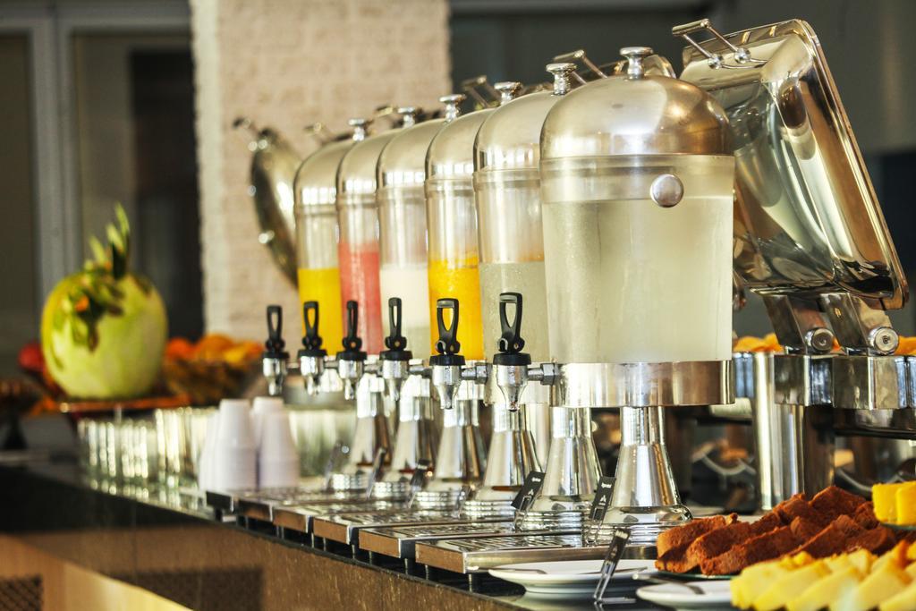 Gran Mareiro Hotel Fortaleza  Zewnętrze zdjęcie Juice dispensers
